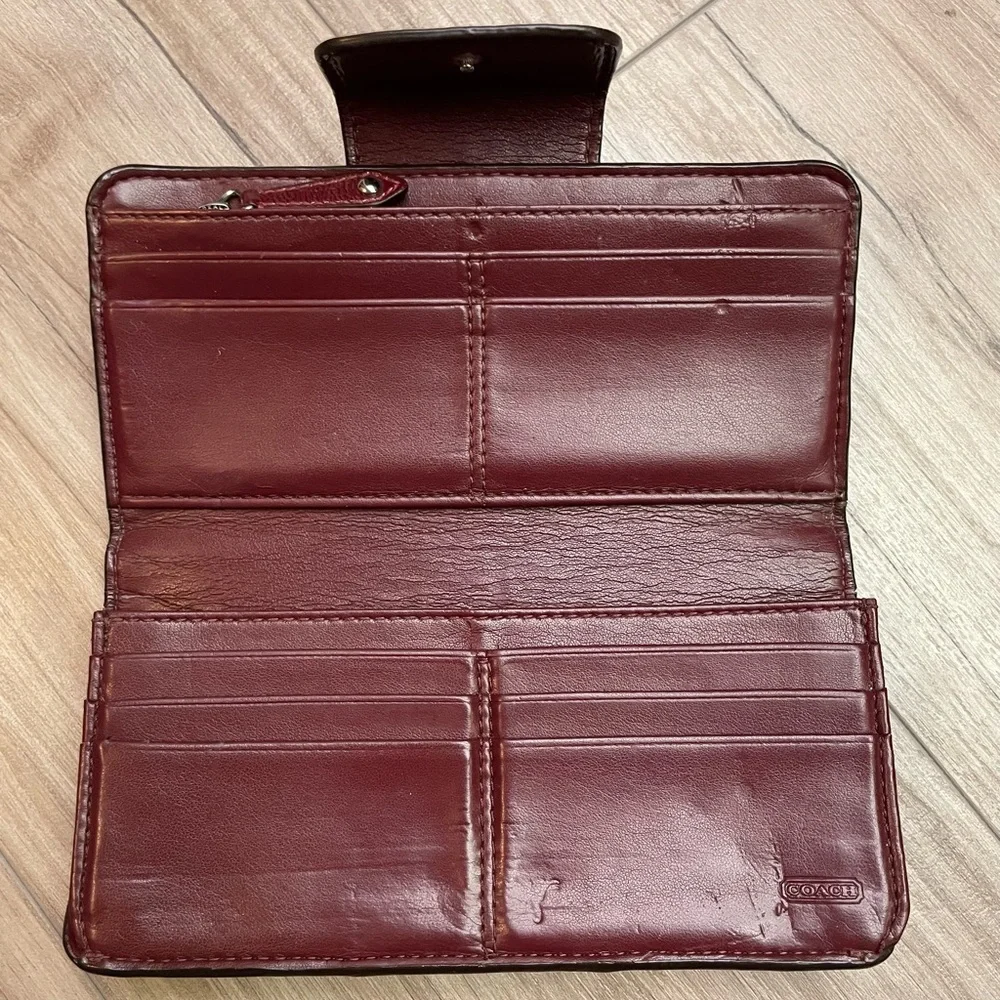 Coach Limited Edition Ashley Patent Wallet - Picture 5 of 14